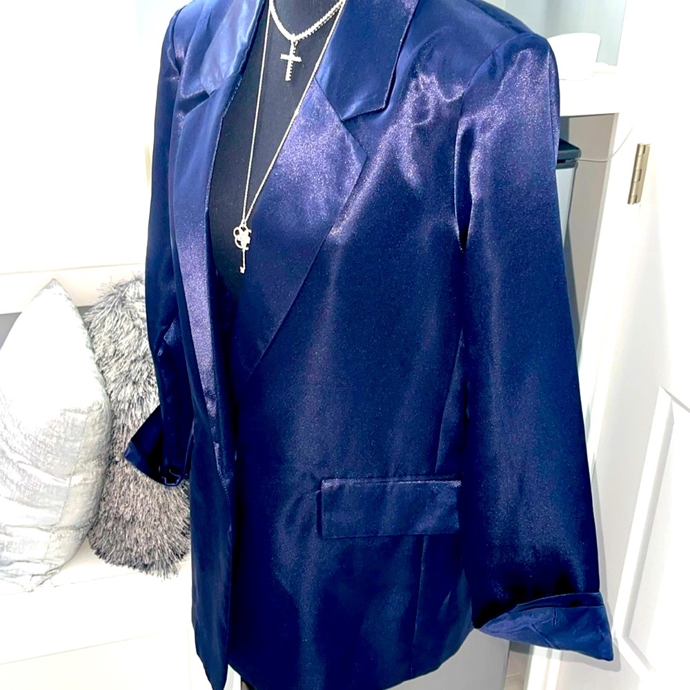 Women’s navy satin look blazer…sz small/ oversized